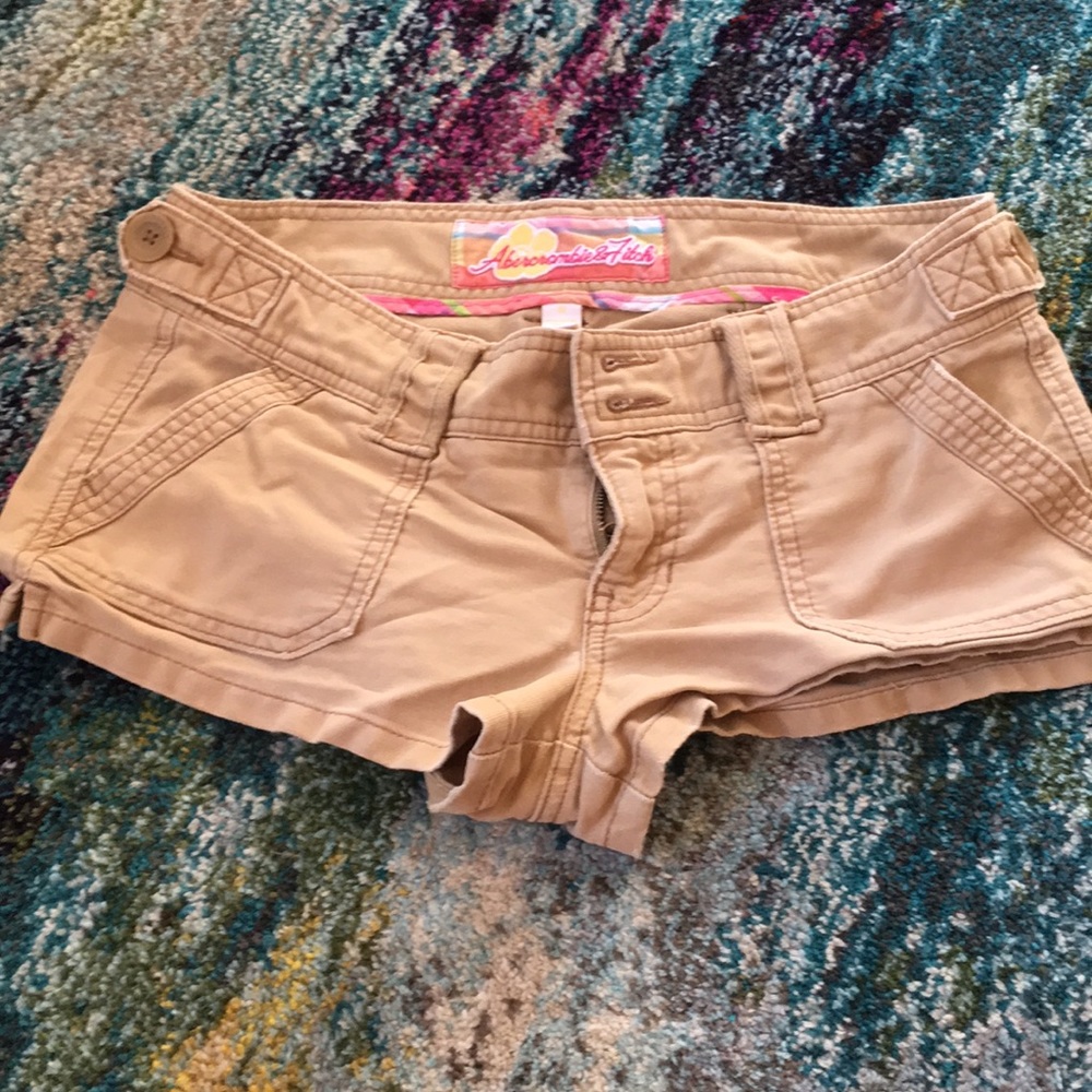 A&F size 6 khaki shorts